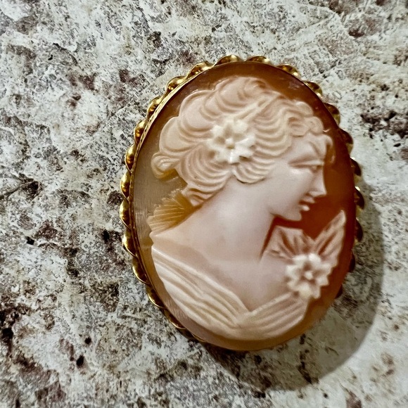 Antique 14K Cameo Brooch/Pendant - Picture 1 of 9